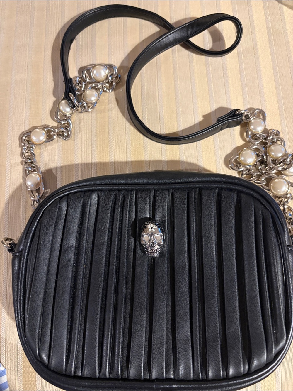 Betsy Johnson Black Quilted Crossbody Bag w/Pearl Chain Strap NWOT. No call-outs